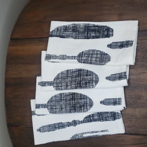 Crate&Barrel Other - Crate&Barrel NWOT Cloth Dinner Napkins Set of 4